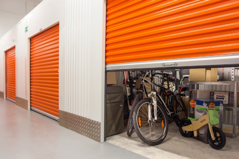 Top 7 Reasons to Choose Climate-Controlled Storage for Your Belongings